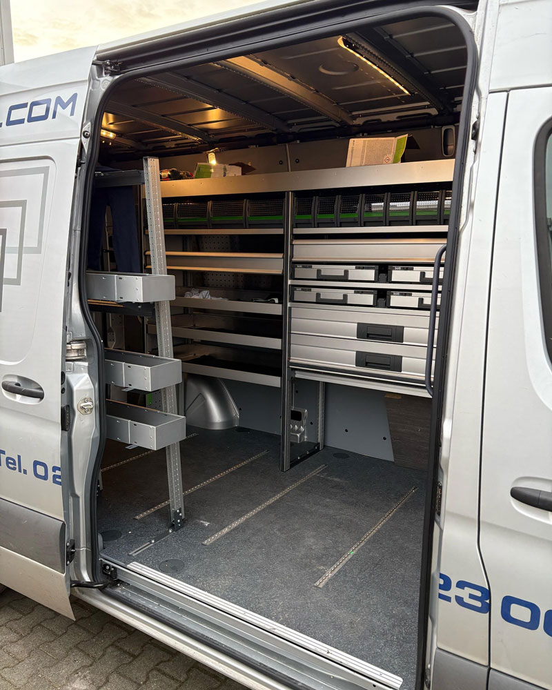 Blick in einen Montagewagen